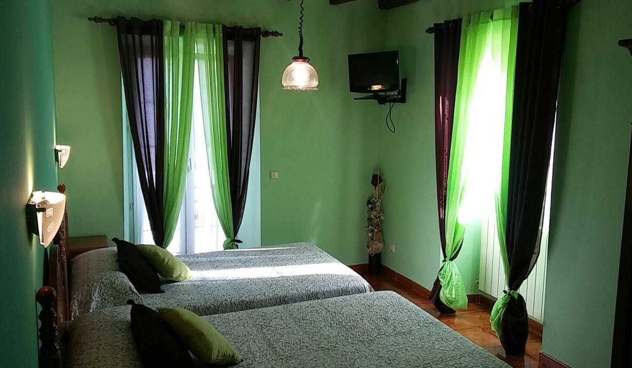Hostal Ekaitza 호텔 레사카 외부 사진